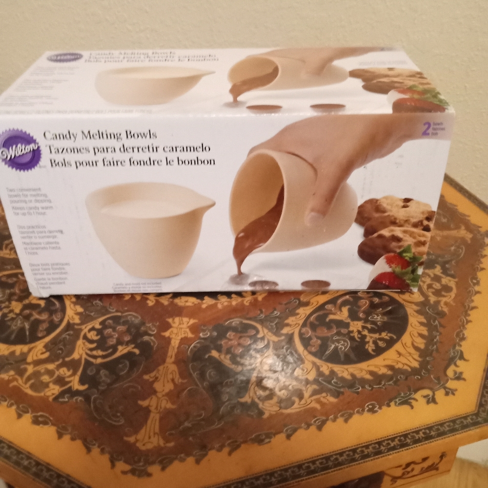 Wilton Ceramic melting bowls for baking